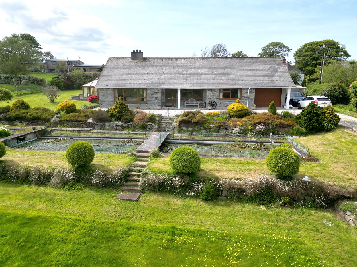 Godolphin Cross, Helston